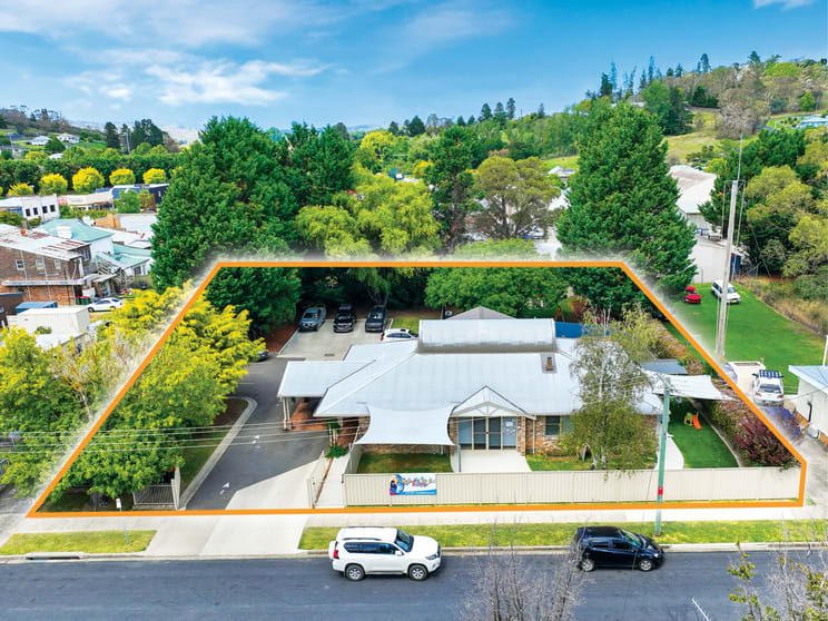 Click to view all images 5W Hamilton Street Walcha NSW 2354 - Image 2