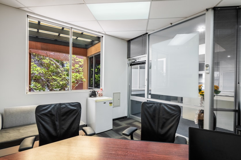 Click to view all images 10/76 Canning Highway Victoria Park WA 6100 - Image 3