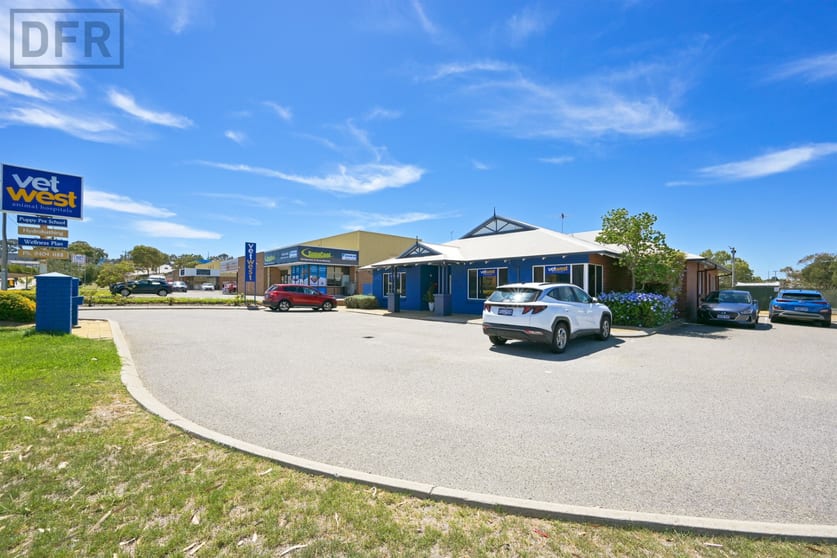 Click to view all images 19 Port Kembla Drive Bibra Lake WA 6163 - Image 3