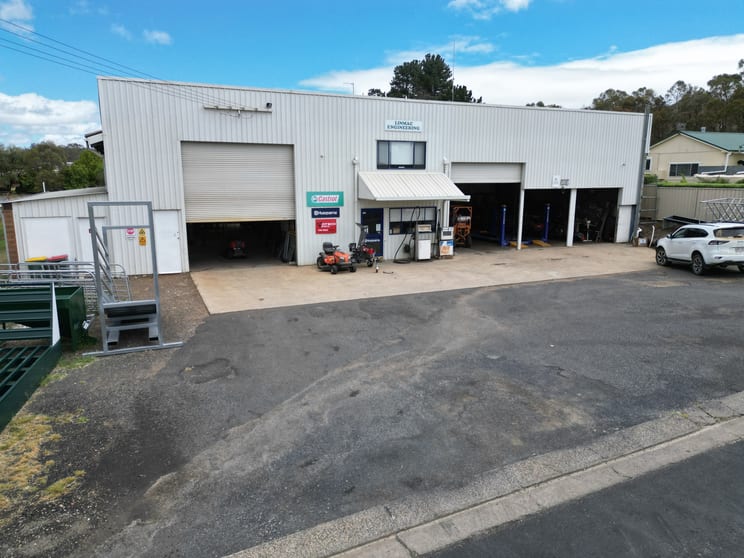 Click to view all images 211N Pakington Street Walcha NSW 2354 - Image 2