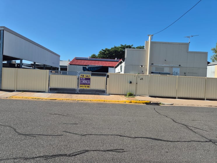 6 Topaz Street Emerald QLD 4720 - Image 1