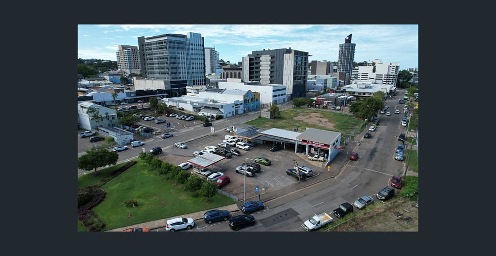 Click to view all images 246 Ogden Street Townsville City QLD 4810 - Image 1
