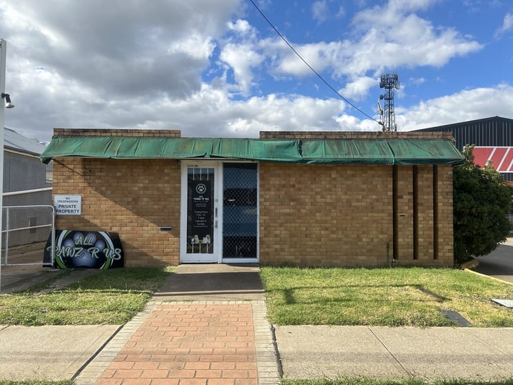 Click to view all images 65 Grafton Street Warwick QLD 4370 - Image 3