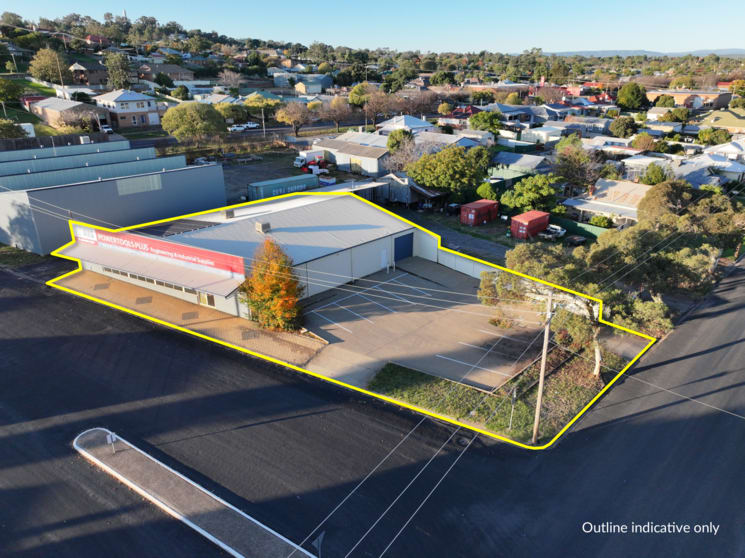 Click to view all images 5 Currajong Street Parkes NSW 2870 - Image 2
