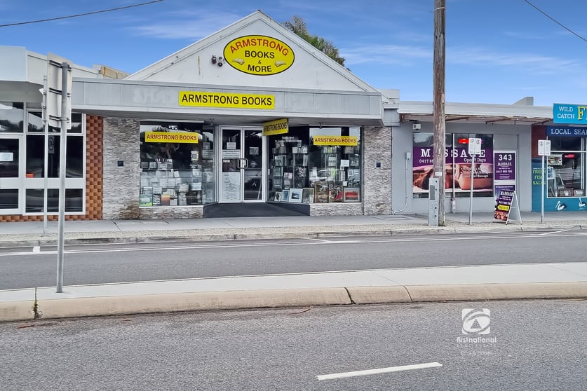 Click to view all images 341 Esplanade Lakes Entrance VIC 3909 - Image 1