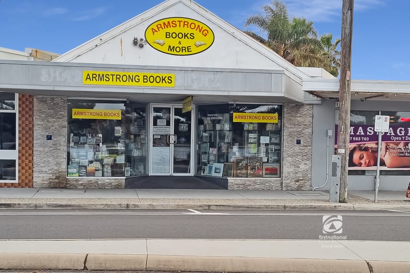 Click to view all images 341 Esplanade Lakes Entrance VIC 3909 - Image 3