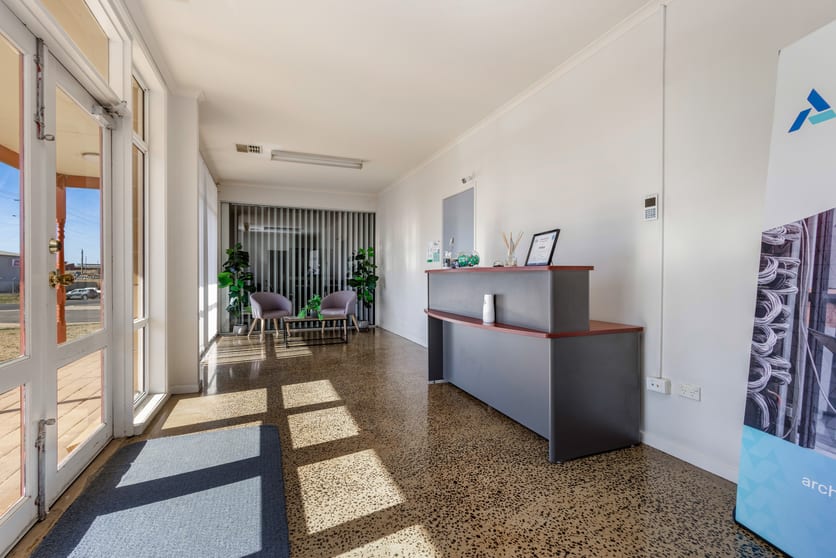 Click to view all images 1/109 Breen Street Golden Square VIC 3555 - Image 3