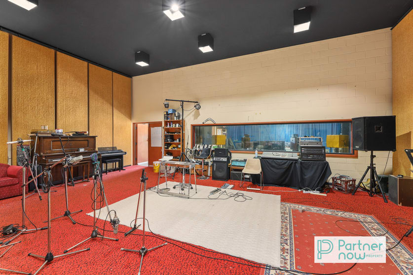 Click to view all images 5 Egret Place Tamworth NSW 2340 - Image 2