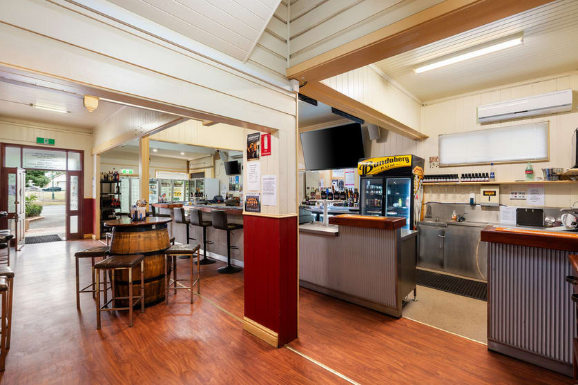 Click to view all images 71 King Street Clifton QLD 4361 - Image 2