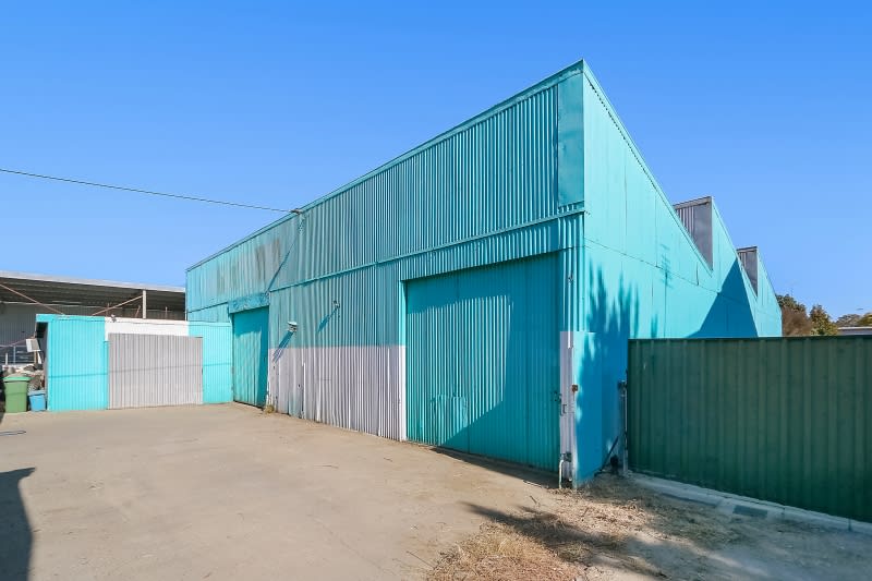 Click to view all images 585 A Smollett Street Albury NSW 2640 - Image 1
