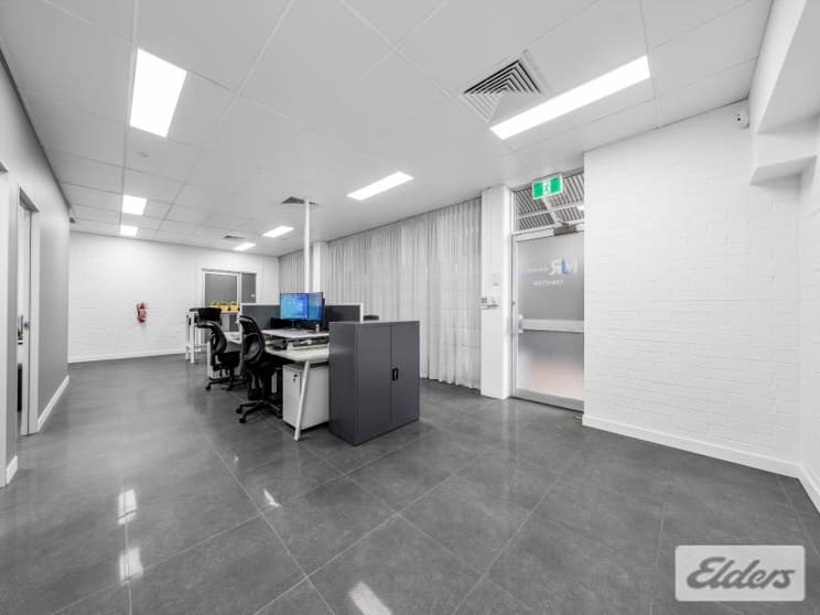 Click to view all images 2/211 Logan Road Woolloongabba QLD 4102 - Image 2