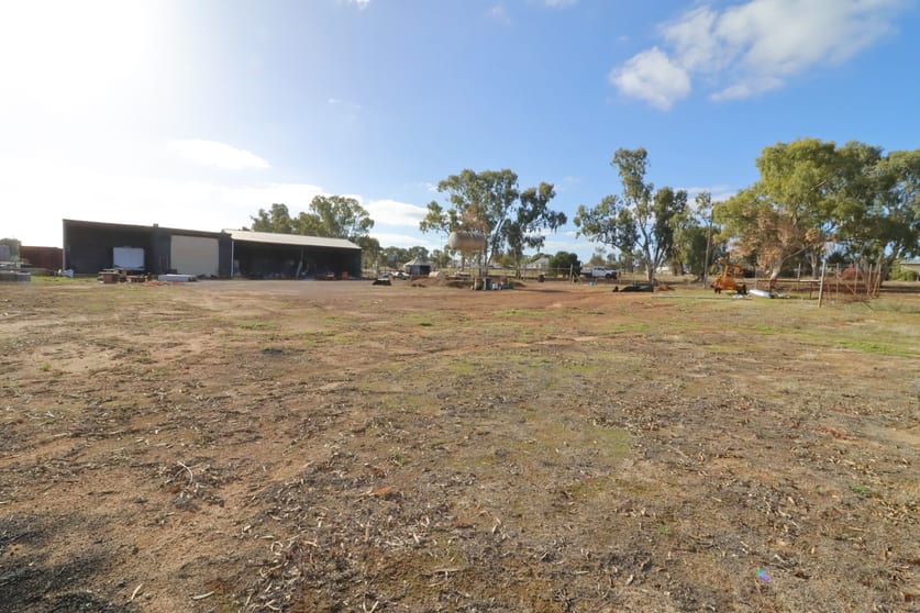 Click to view all images 34 - 38 Commercial Road Wongan Hills WA 6603 - Image 1