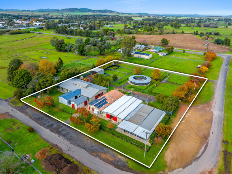 Click to view all images 1-7 St Aubins Street Scone NSW 2337 - Image 1