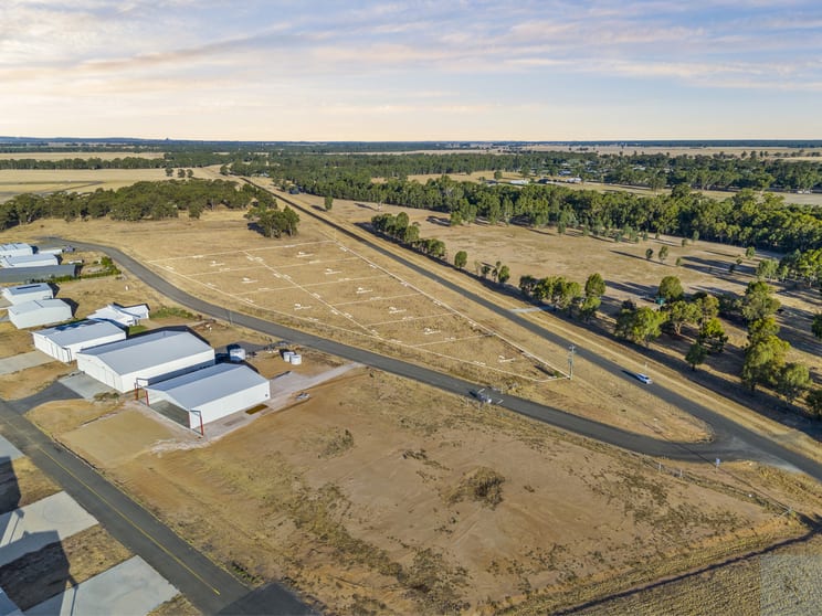 Click to view all images 50 Wirraway Court Tocumwal NSW 2714 - Image 2