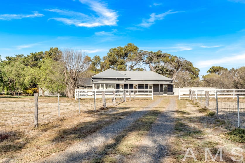 Click to view all images 1 Uniting Lane Bulla VIC 3428 - Image 2
