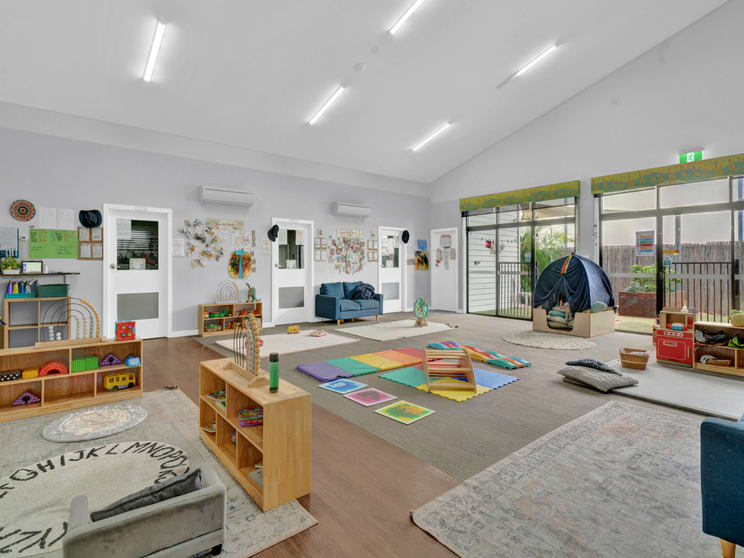 Click to view all images 2 Fairmile Close Charmhaven NSW 2263 - Image 3