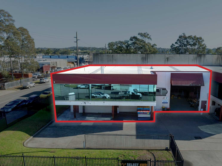 Click to view all images 1/8 Cornwall Road Ingleburn NSW 2565 - Image 2