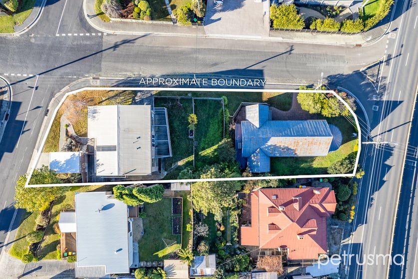 Click to view all images 198 East Derwent Highway Lindisfarne TAS 7015 - Image 1