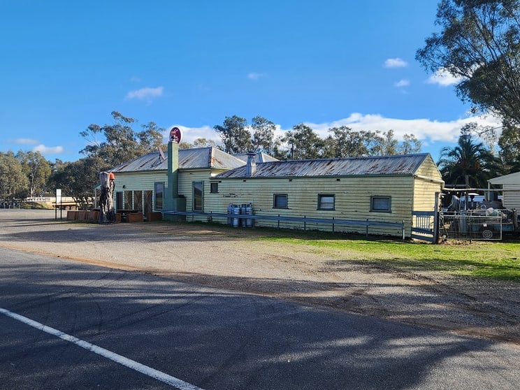 Click to view all images Logan VIC 3475 - Image 2
