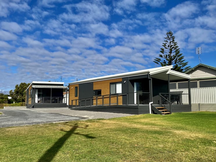 Click to view all images Kingston Se SA 5275 - Image 2