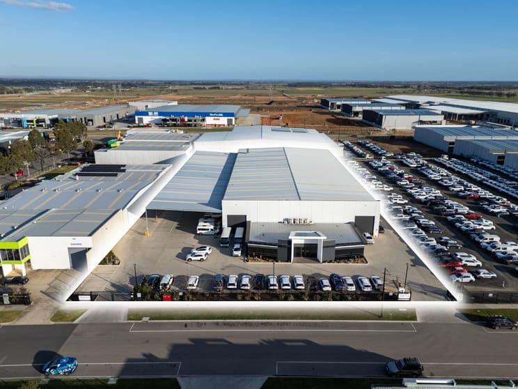 Click to view all images 5 Link Road Pakenham VIC 3810 - Image 2