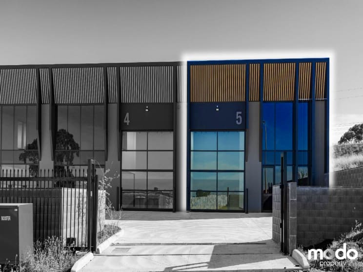 Click to view all images 5/43 Danaher Drive South Morang VIC 3752 - Image 2
