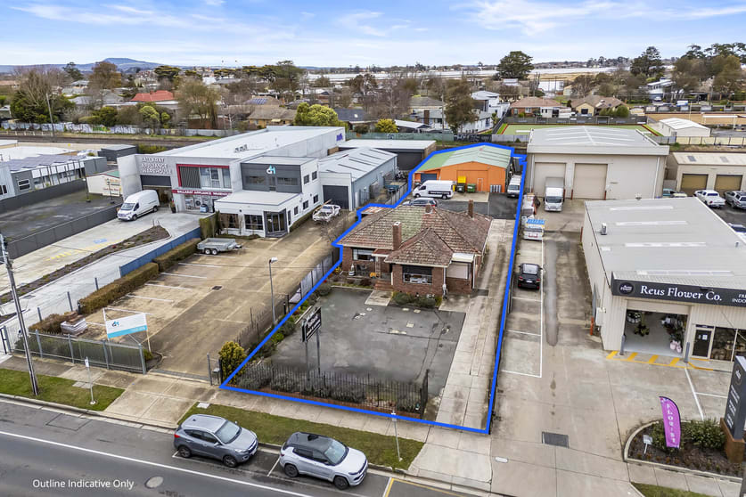 Click to view all images 1031A Howitt Street Wendouree VIC 3355 - Image 1