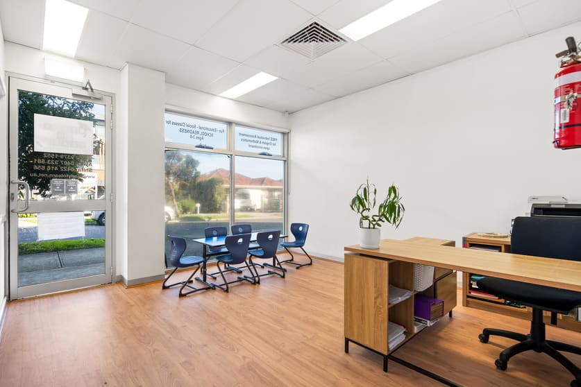 Click to view all images 2/6 Hotham Road Niddrie VIC 3042 - Image 3