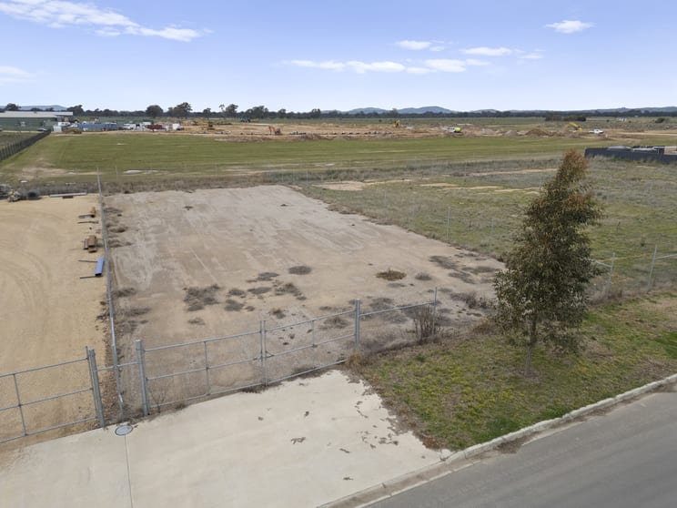 Click to view all images 35 McPherson Road Benalla VIC 3672 - Image 3