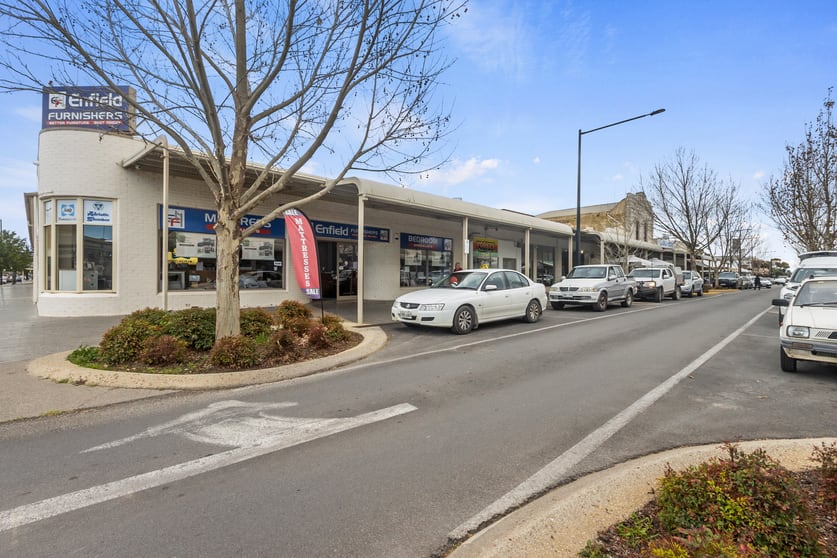 Click to view all images 25 Graves Street Kadina SA 5554 - Image 2