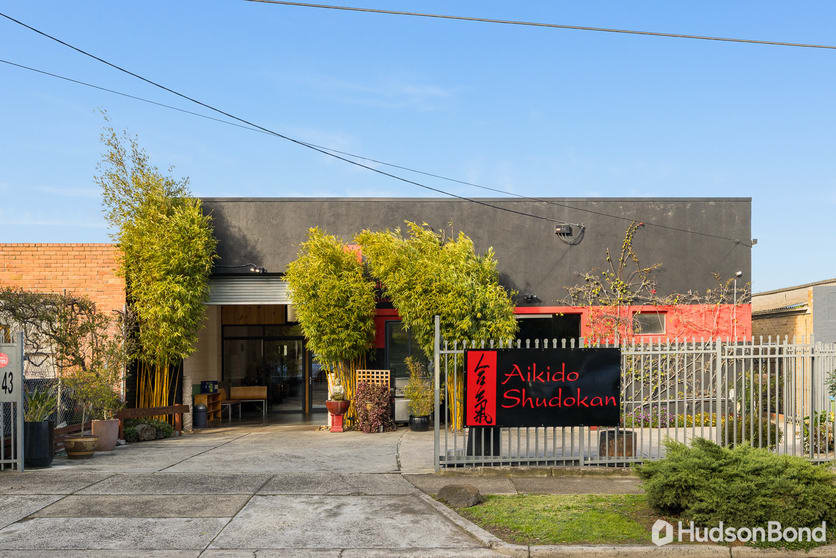 Click to view all images 43 Crissane Road Heidelberg West VIC 3081 - Image 1
