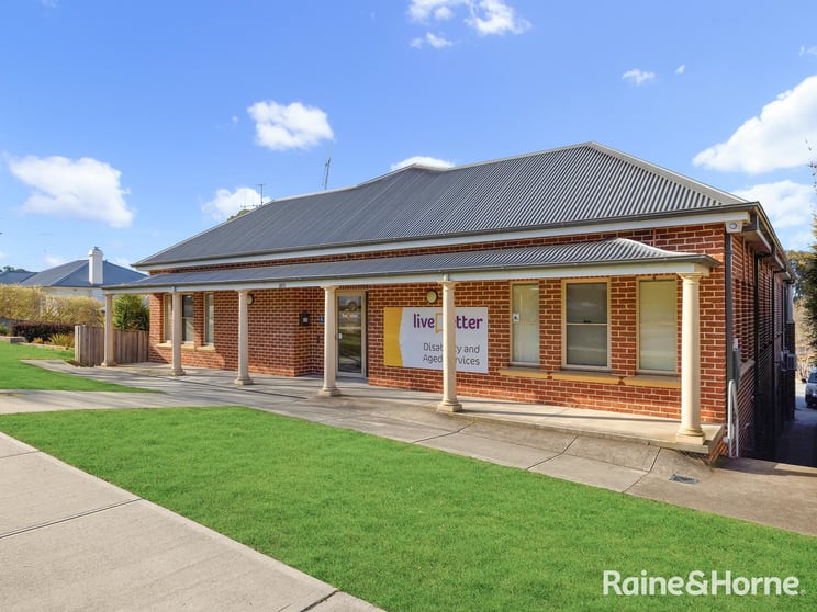 Click to view all images 265 Durham Street Bathurst NSW 2795 - Image 1