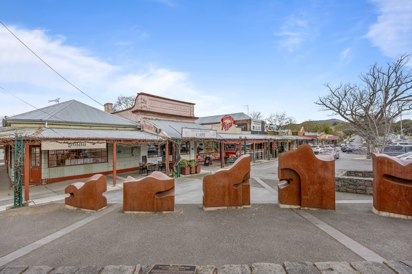 Click to view all images 324 Learmonth Street Buninyong VIC 3357 - Image 1