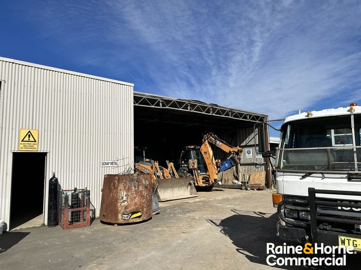 Click to view all images 2/105-107 High Street Queanbeyan NSW 2620 - Image 2