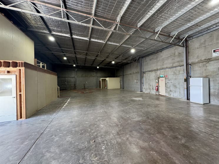 Click to view all images 2/10 Alliance Avenue Morisset NSW 2264 - Image 5