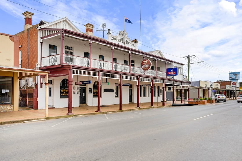 Click to view all images 111 Green Street Lockhart NSW 2656 - Image 2