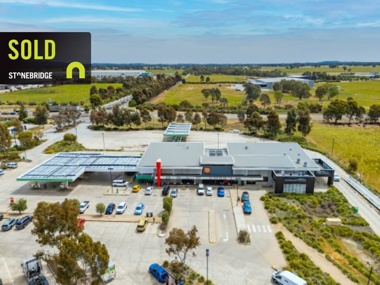BP & Hungry Jack’s Truck Stop, 1730 Murray Valley Highway, Wodonga Barnawartha North VIC 3691 - Image 1