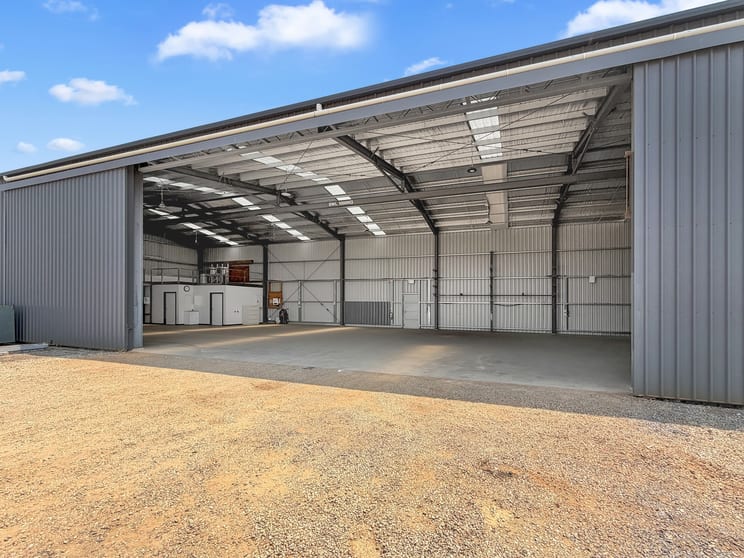 Click to view all images 27-33 McPherson Road Benalla VIC 3672 - Image 3