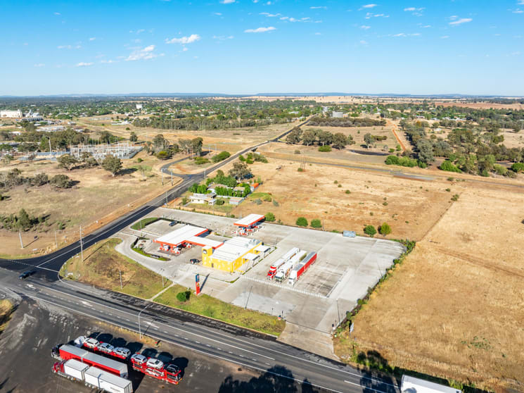 Click to view all images Lot 15 Wyndham Ave Forbes NSW 2871 - Image 2