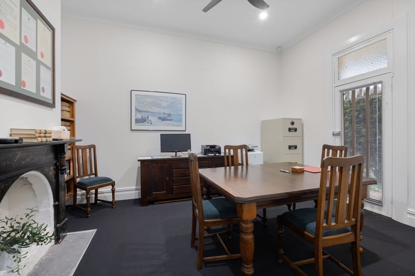 566 Englehardt Street Albury NSW 2640 - Image 2