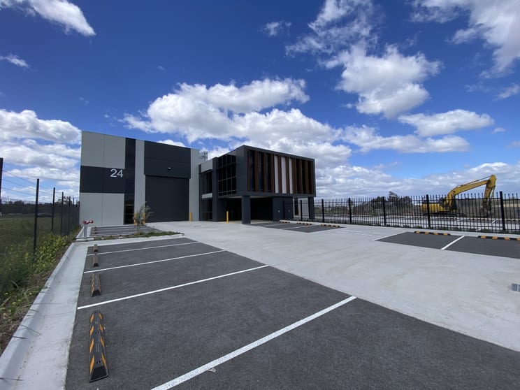 24 Reddish Close Epping VIC 3076 - Image 2