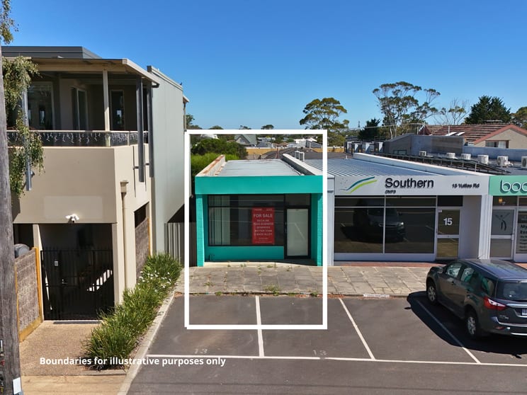 Click to view all images 13 Yuilles Road Mornington VIC 3931 - Image 2