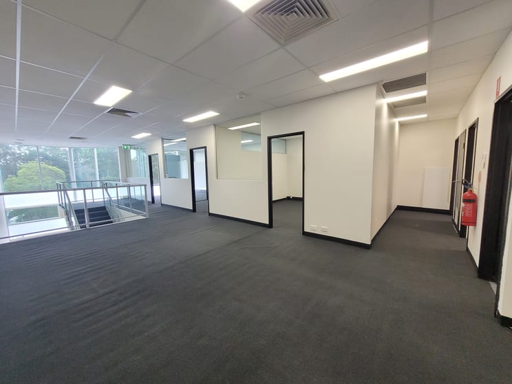 Click to view all images 4/12 Chaplin Drive Lane Cove NSW 2066 - Image 2