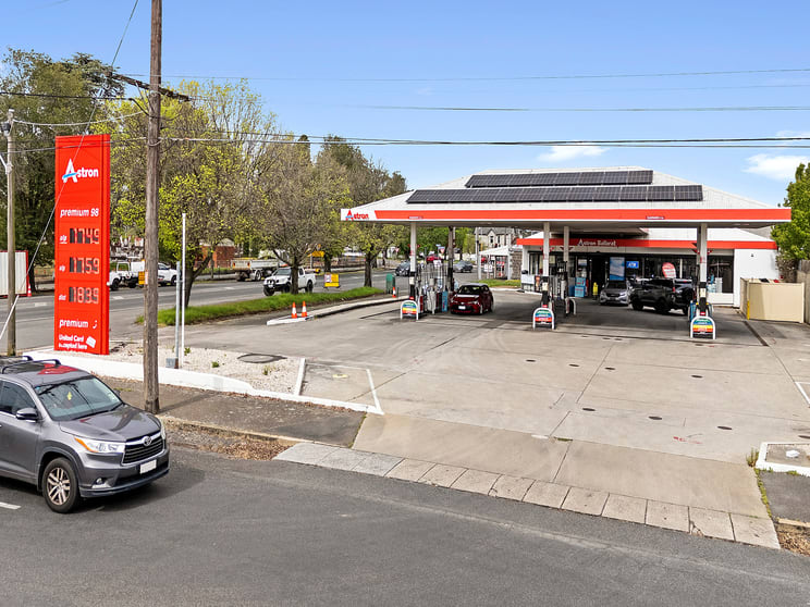 Click to view all images 907 Macarthur Street Soldiers Hill VIC 3350 - Image 3