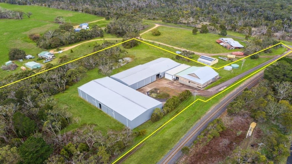 Click to view all images 218 Gorae Road Bolwarra VIC 3305 - Image 1