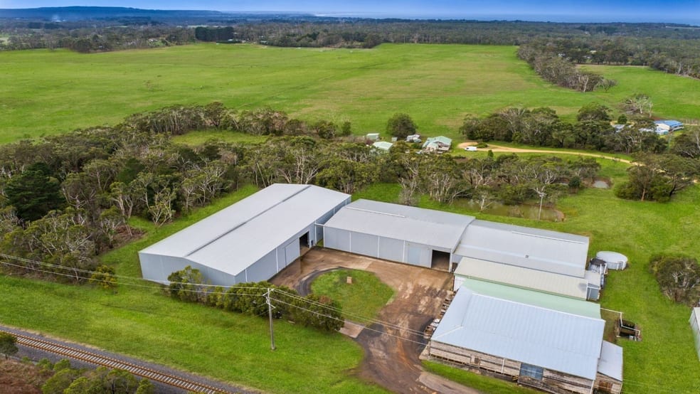 Click to view all images 218 Gorae Road Bolwarra VIC 3305 - Image 3