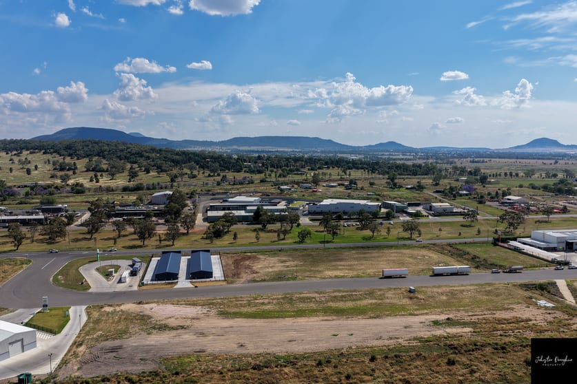 Click to view all images 5-8 & 11-1/5-8 & 11-1 Law Close Gunnedah NSW 2380 - Image 2