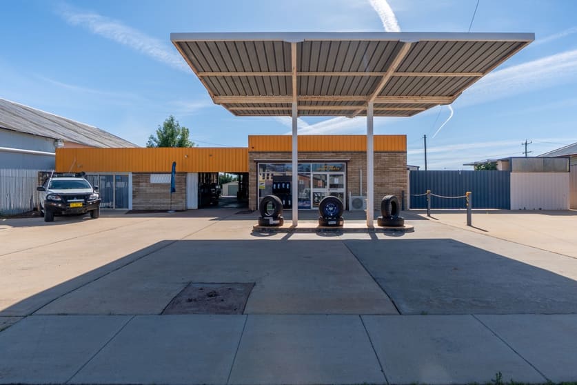 Click to view all images 233 Hoskins Street Temora NSW 2666 - Image 2