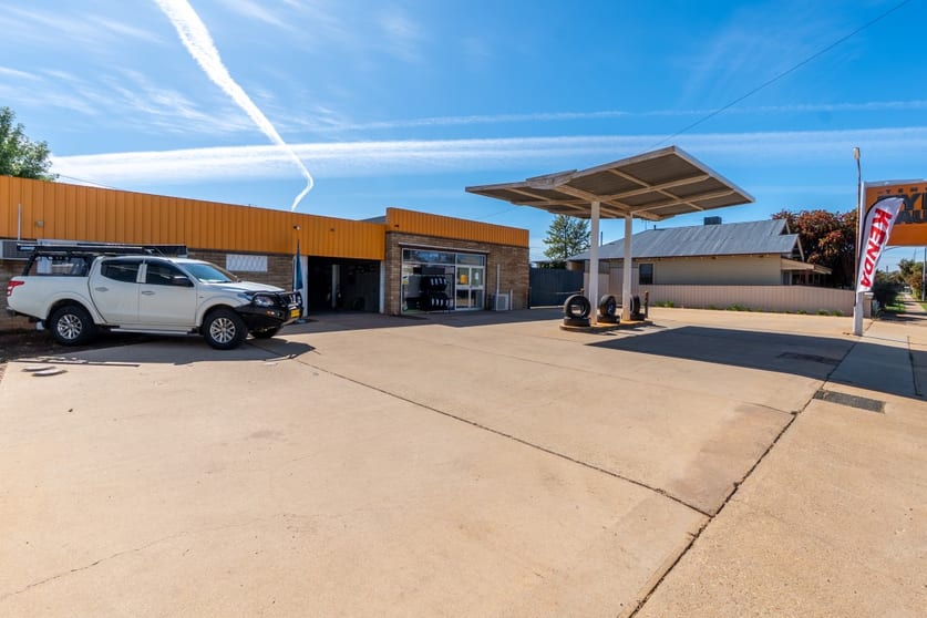 Click to view all images 233 Hoskins Street Temora NSW 2666 - Image 3