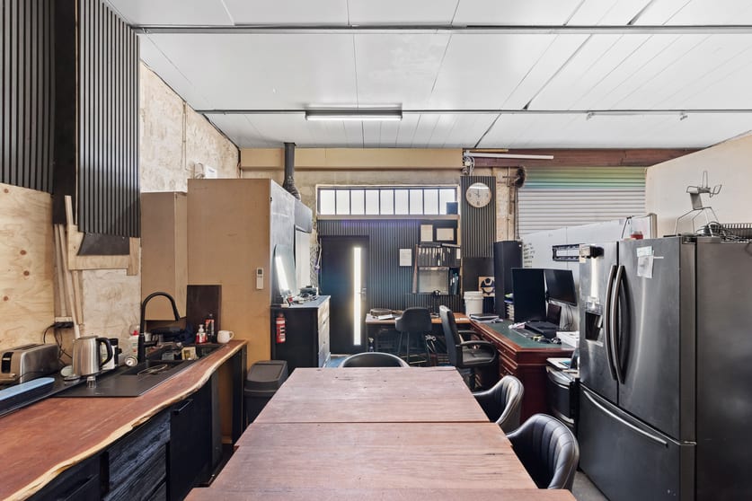 Click to view all images 9/250 Hampton Road Beaconsfield WA 6162 - Image 3